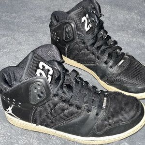 Black Jordan Flight 4 men’s size 9